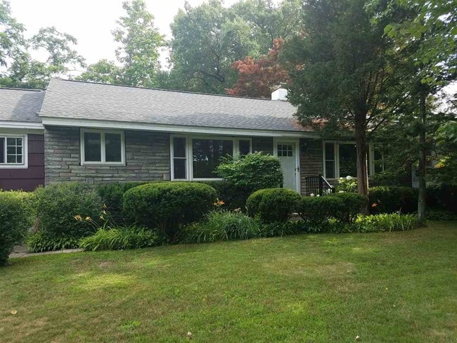 Primary Photo - 931 Bridge St