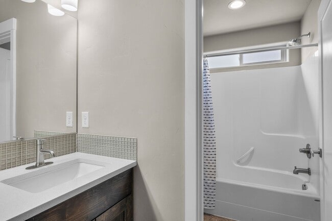 Building Photo - Triple Ridge 3 bed 3 bath home, Pool Access, A/C, Flexible Living Space!