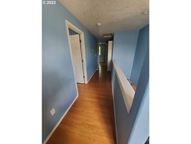 Building Photo - 3 Bedroom Fairview Home, Close to Blue Lak...