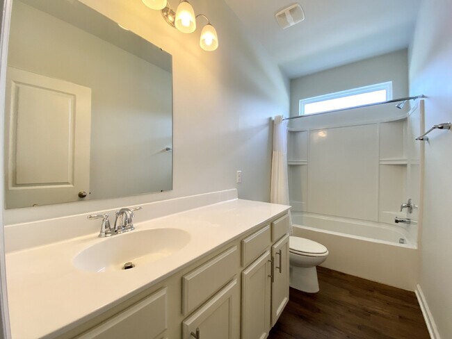 Building Photo - Three Bedroom Home In Heritage New Riversi...