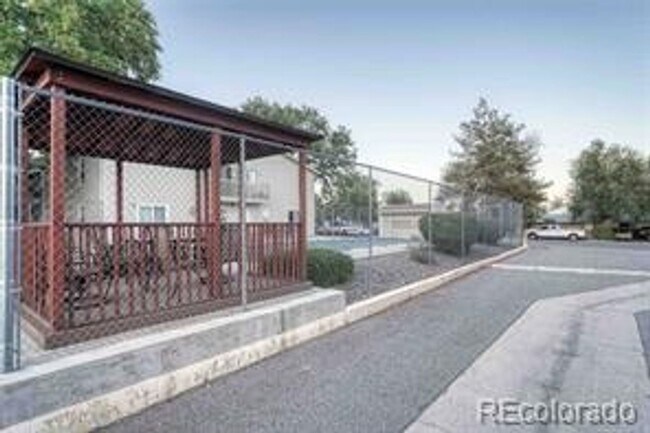 Building Photo - Charming 1BR Condo in Lakewood