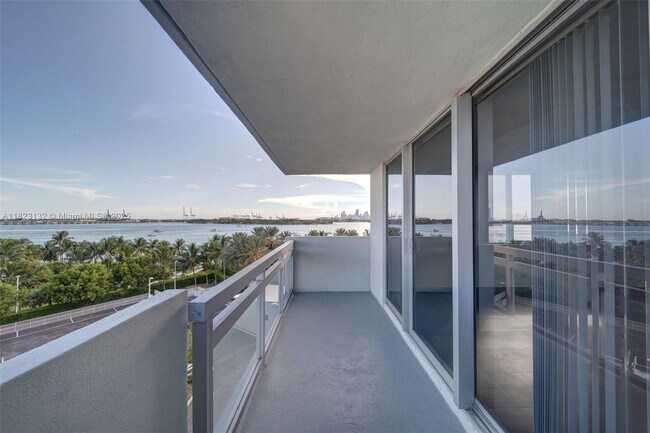Building Photo - 1500 Bay Rd