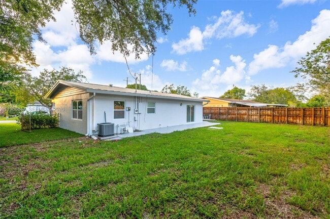 Building Photo - 3180 NE 10th Terrace