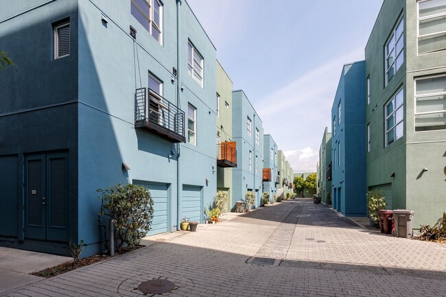 Building Photo - Beautiful Emeryville Townhouse!