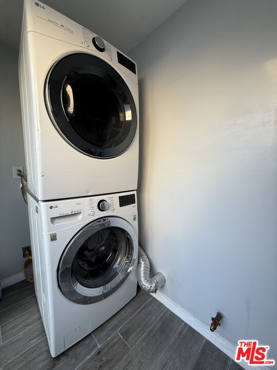 Building Photo - 10745 Saticoy St