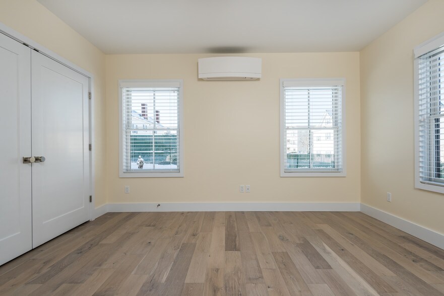 Building Photo - 52 Wilmot St