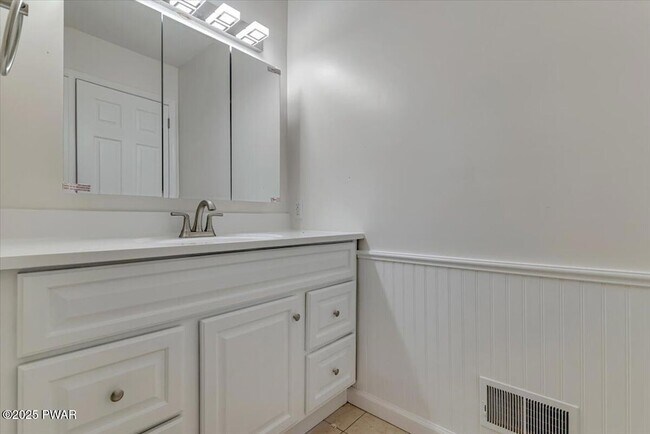 Building Photo - 502 Carrock Way