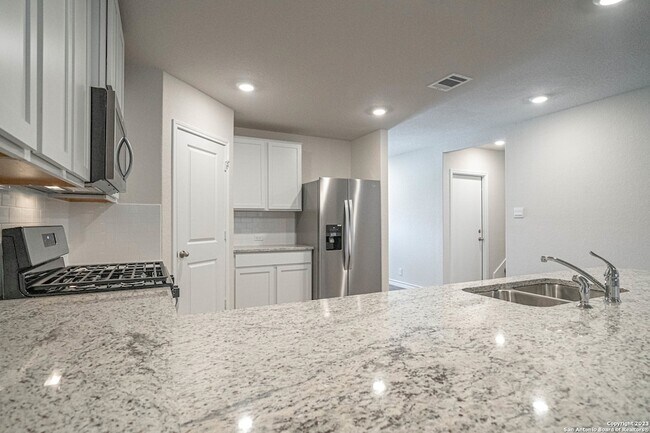 Building Photo - 909 Rolling River