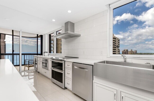 Primary Photo - 5380 N Ocean Dr