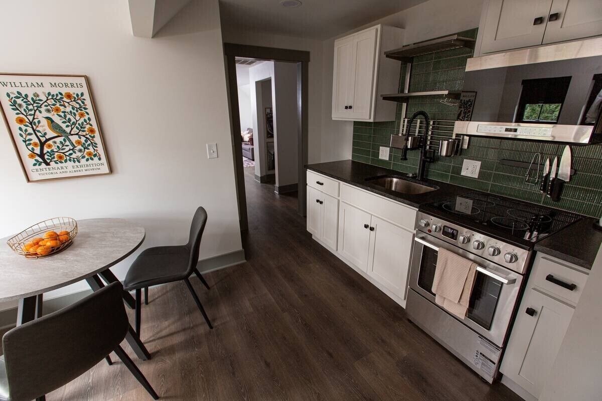 Brand new, fully equipped kitchen - 18115 Nottingham Rd