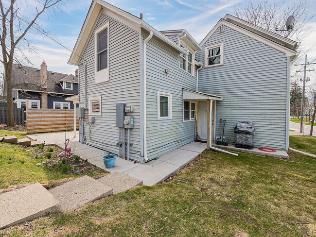 Building Photo - Welcome to this beautiful 1 bedroom, 1 bat...