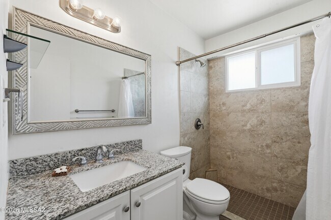 Building Photo - 4026 E Alhambra Pl