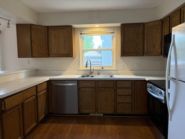 Building Photo - 328 N Pointe Dr