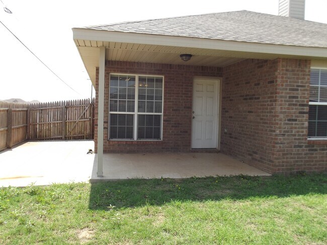 Building Photo - Large 3/2/2 Home in Monterey - Frenship School District