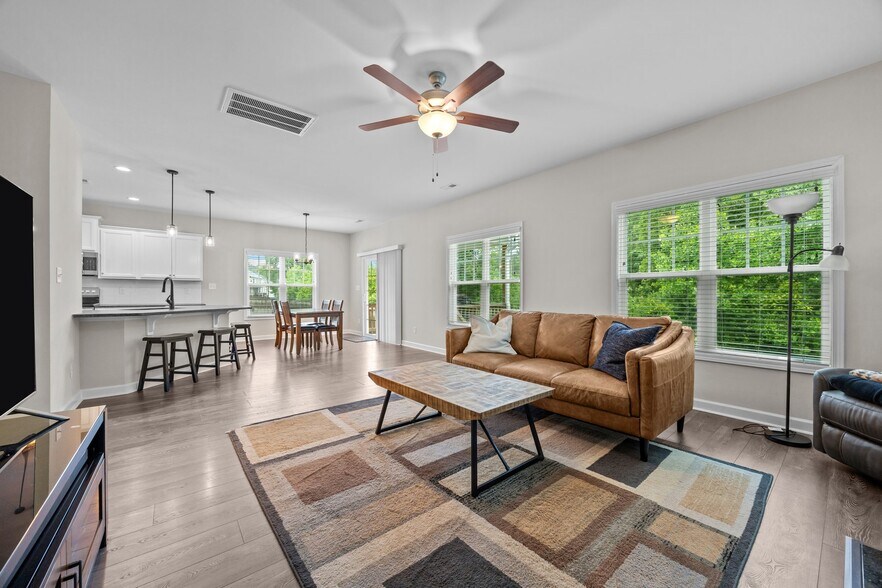 Building Photo - 1165 Camellia Dr