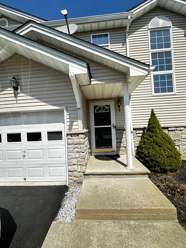 Front - 3 Kristen Ct
