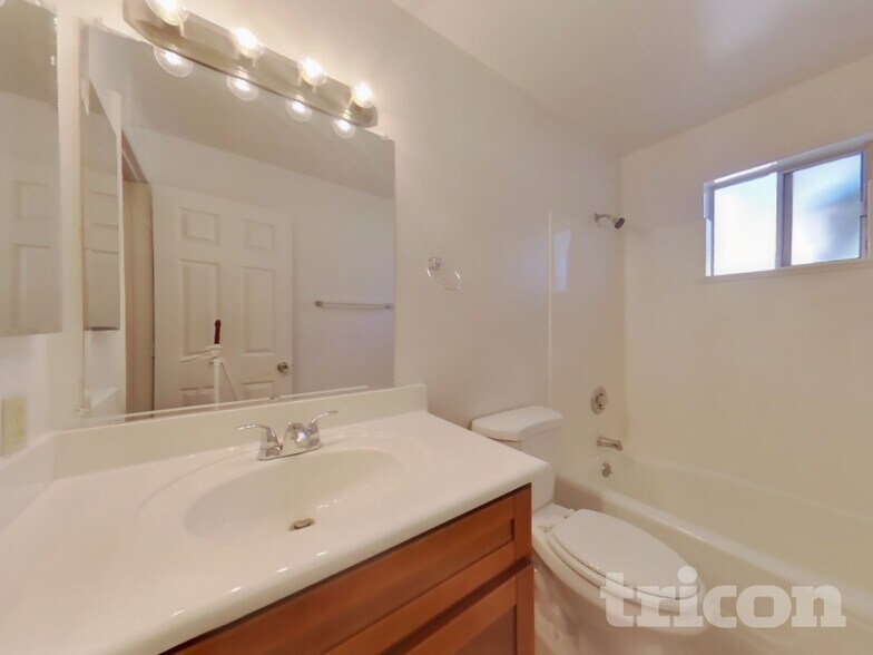 Building Photo - 4127 W Mission Ln