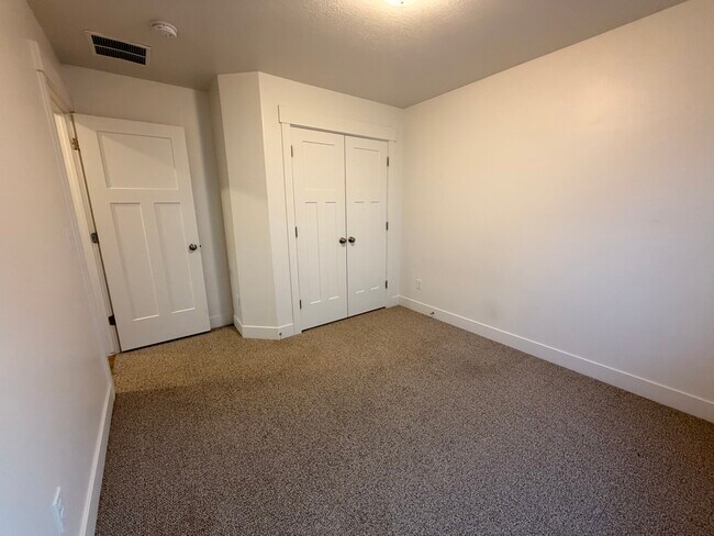 Building Photo - HC 528 C