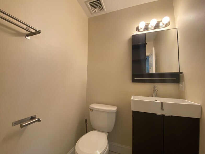 Building Photo - 191 Everett St