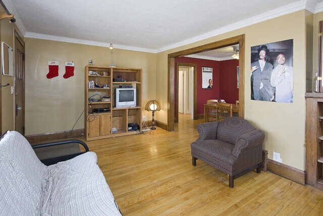 Building Photo - Charming 3-Bed Home with Hardwood Floors and 1400 Sq Ft of Comfort in Minneapolis