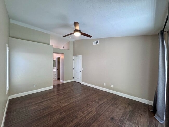 Building Photo - Available for LEASE! 3 bedroom 2 bathroom ...