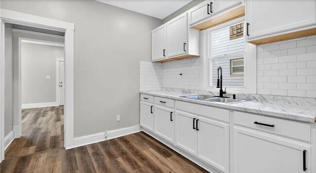 Building Photo - 11209 Continental Ave