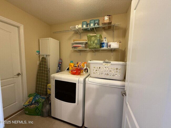 Building Photo - 4786 Yacht Ct