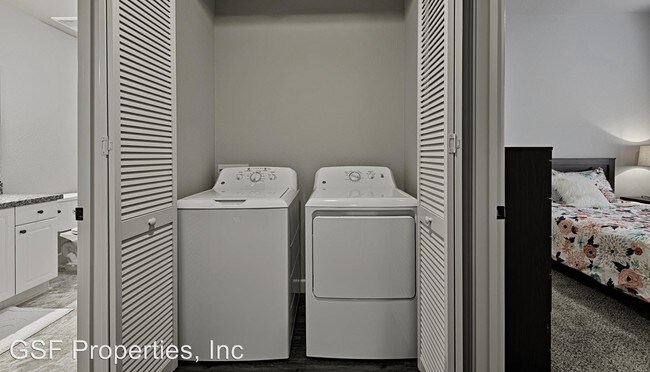 Building Photo - 1 br, 1 bath Apartment - 5490 N Salinas Ave.