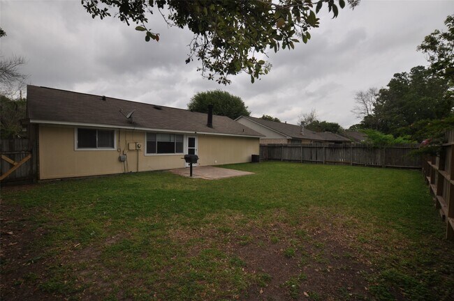 Building Photo - 2706 Sunbird Dr