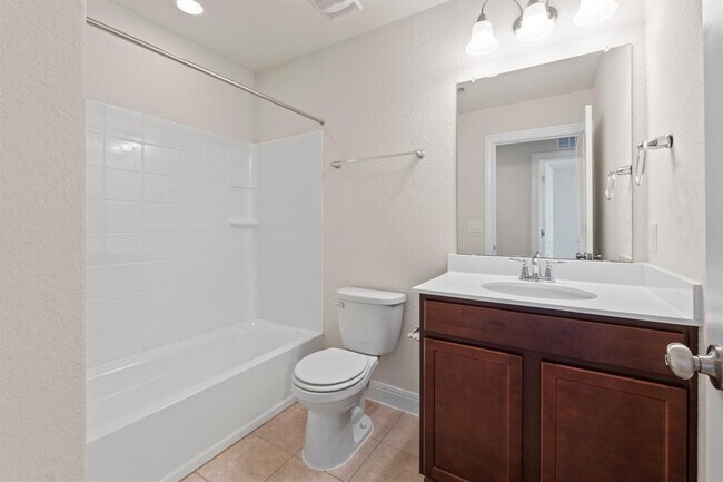 Building Photo - 14011 Hedera Dr