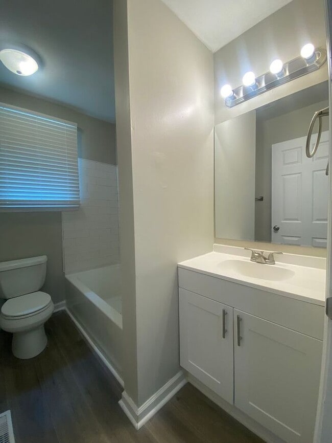 Building Photo - Renovated Brick Ranch in North Nashville