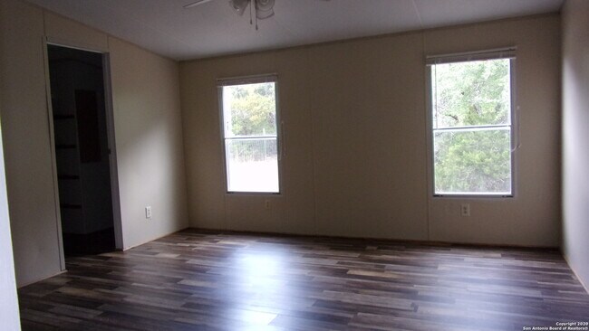 Building Photo - 1106 Indian Hollow