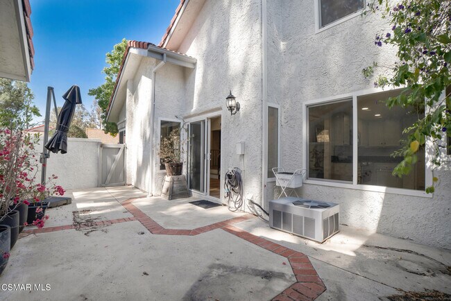 Building Photo - 974 Quarterhorse Ln