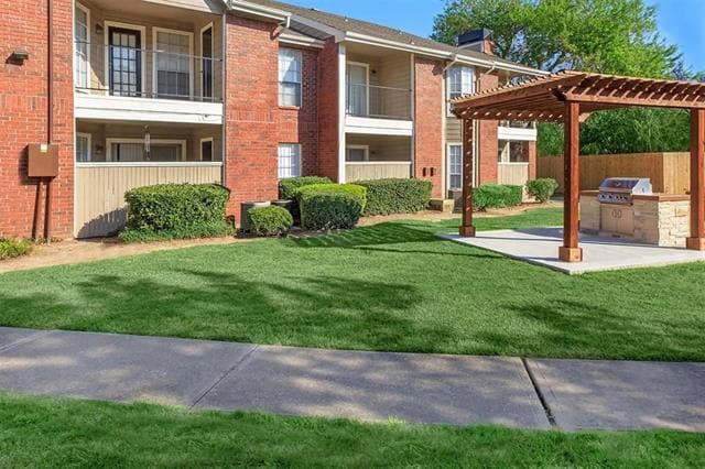 Building Photo - 8110 Creekbend Dr