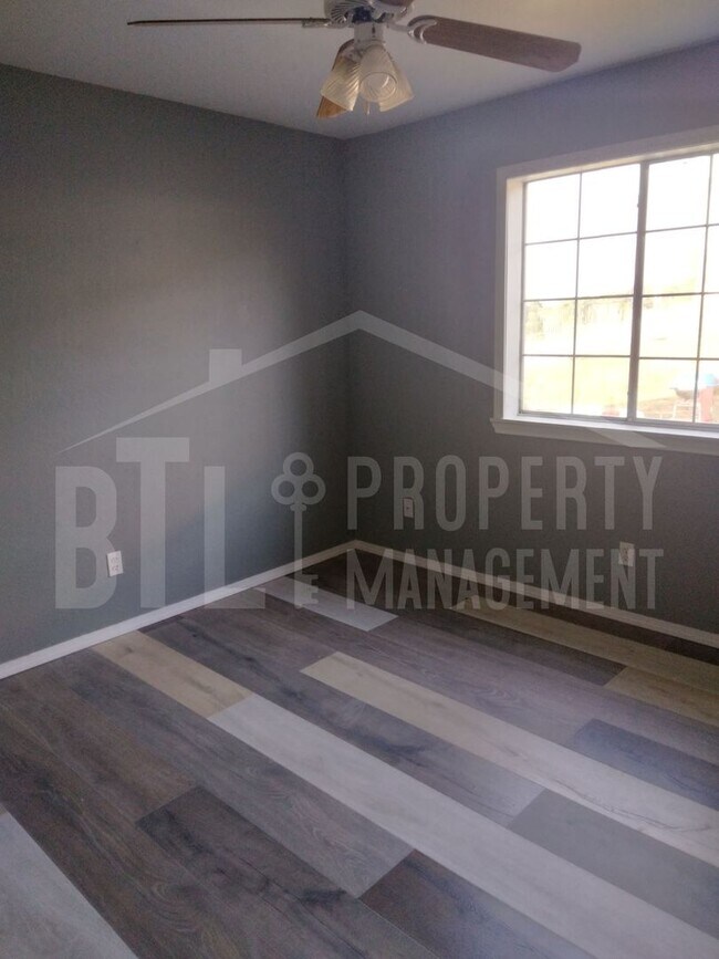 Building Photo - Three Bedroom Duplex