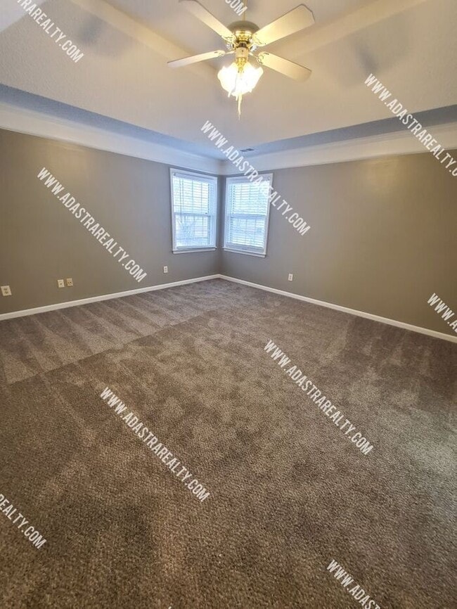 Building Photo - Gorgeous Blue Valley Home-Available in JULY!!