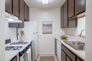 Building Photo - Oceanwood Apartments