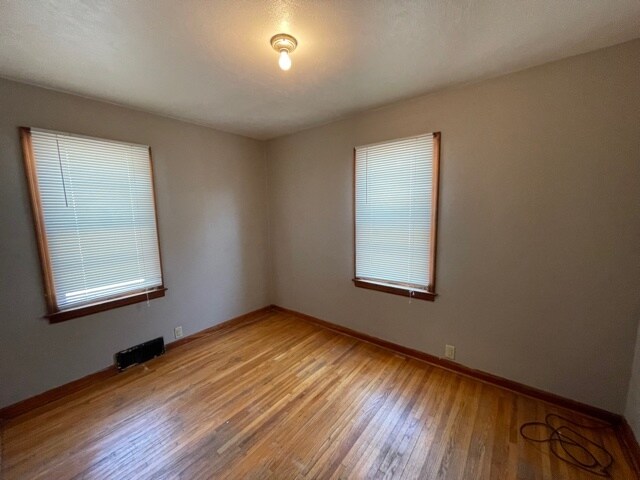 Building Photo - 6 Triangle Pl