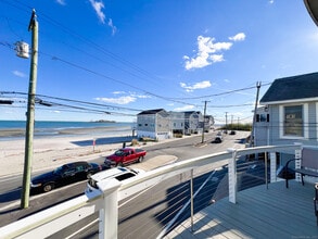 Building Photo - 712 E Broadway