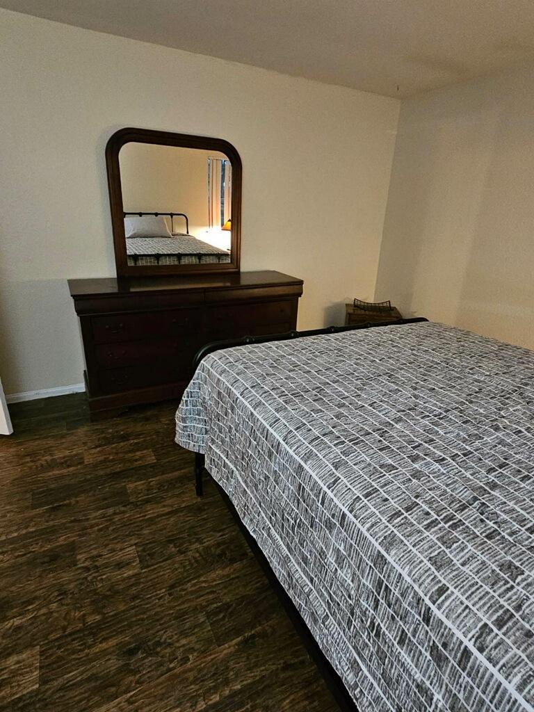 Building Photo - 1455 E Katie Ave