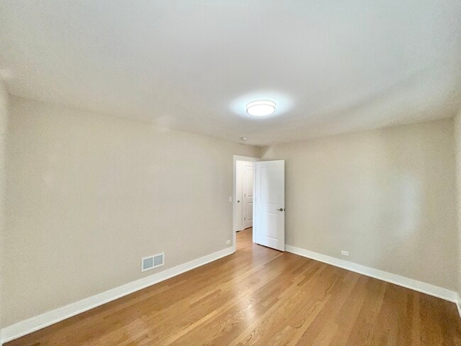 Building Photo - 5547 N Central Ave