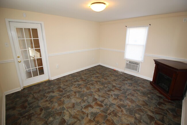 Building Photo - 7138 Summerlin Dr