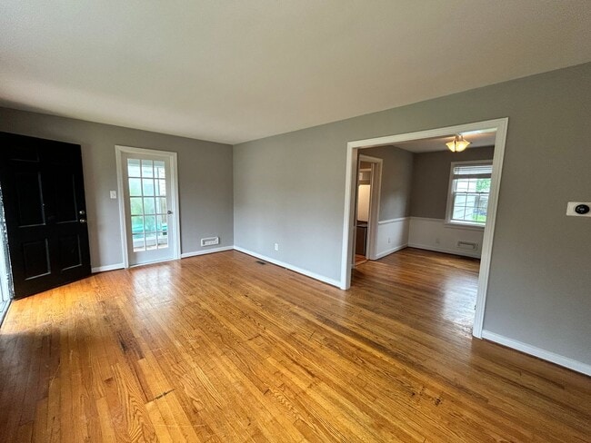 Building Photo - 1124 Bridle Ln