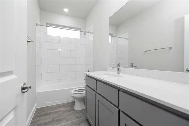 Building Photo - 16032 Farringdon St