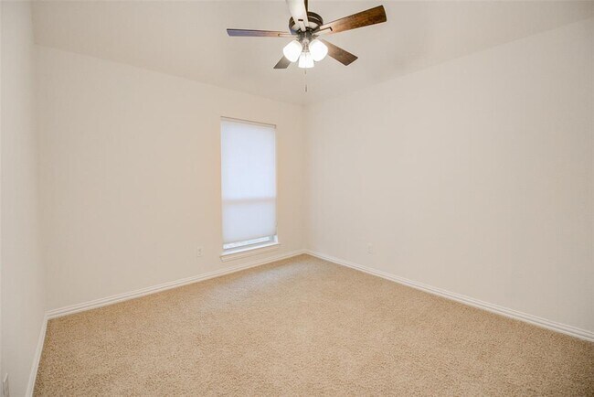 Building Photo - 163 N Almondell Way