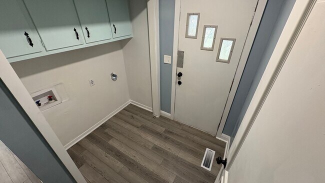 Building Photo - Alcoa Cottage!!