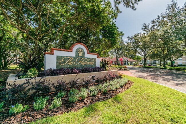 Building Photo - 1/1 condo in New Tampa gated community on ...