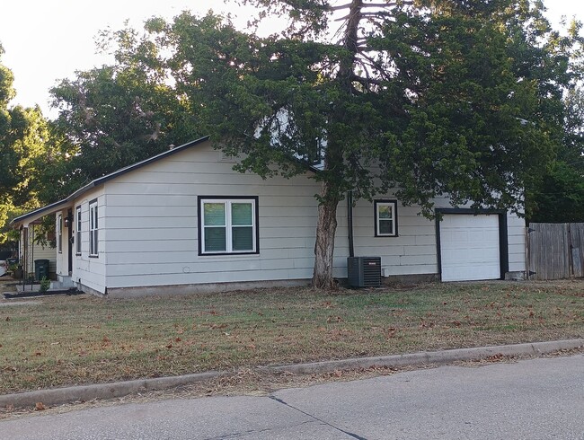 Building Photo - New Remodel- HOLIDAY SPECIAL- FIRST FULL MONTH FREE