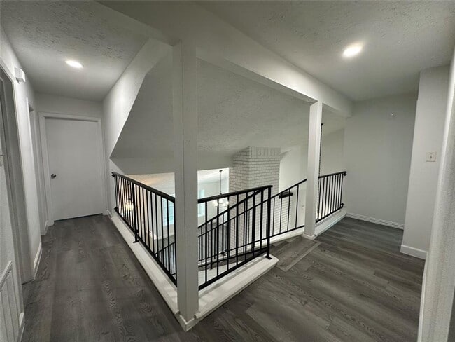 Building Photo - 101 Cavalry Cir