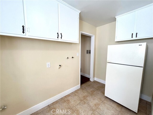 Building Photo - 12915 Doty Ave